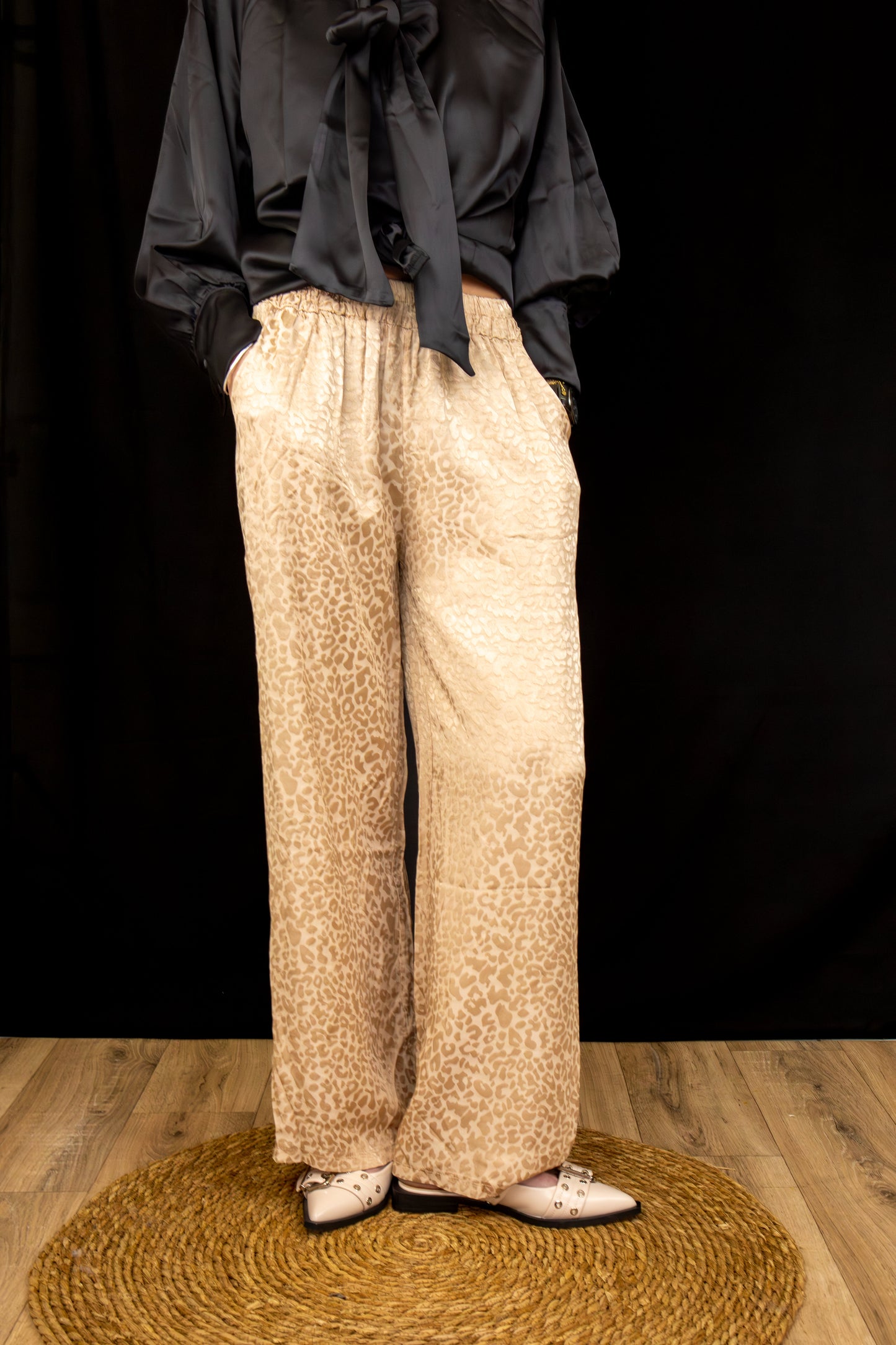 Pantalon en soie motif léopard