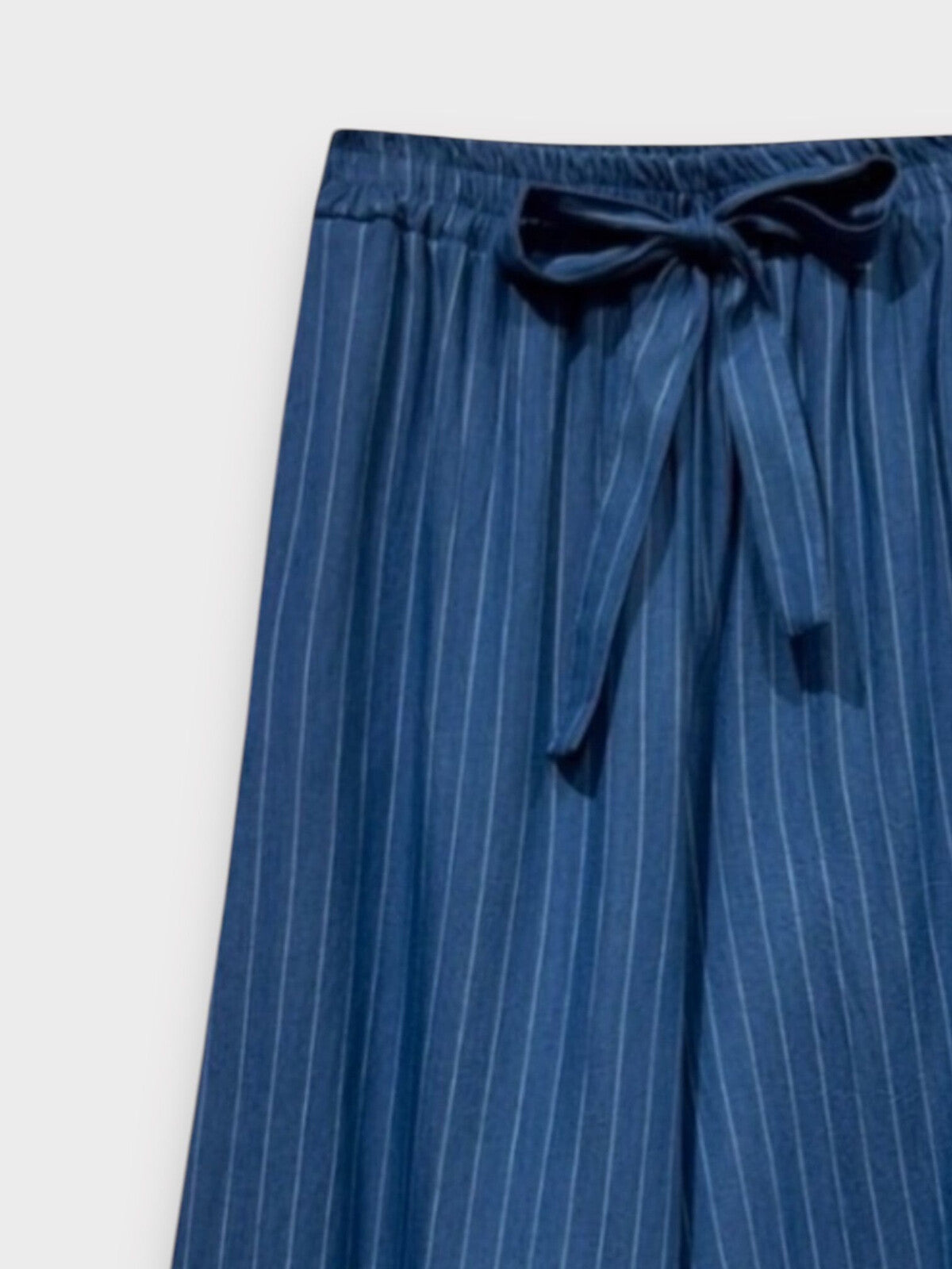 Pantalon fluide à fines rayures