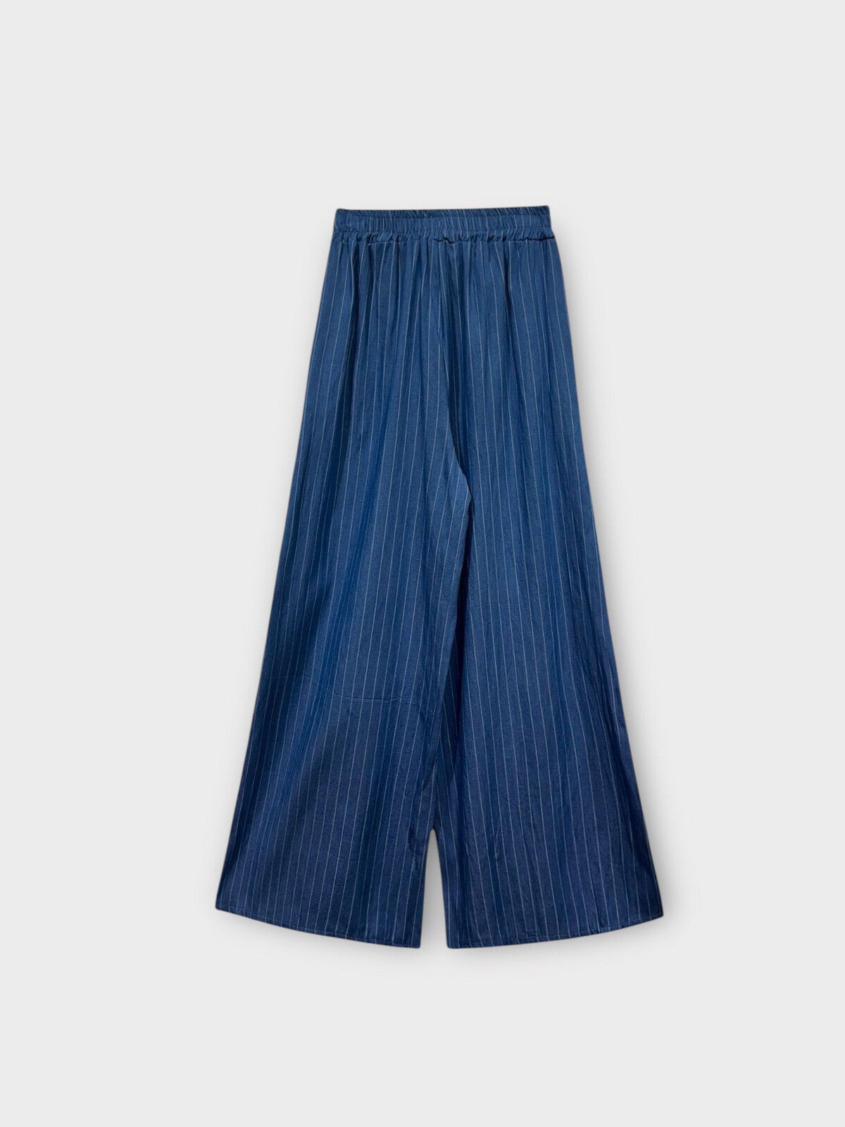 Pantalon fluide à fines rayures